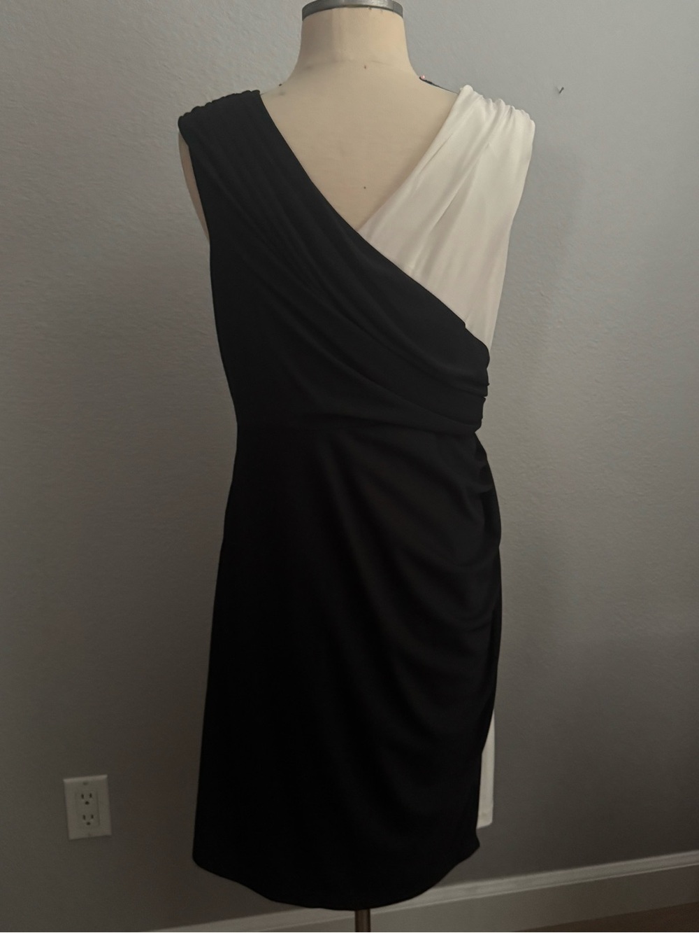 Adrianna Papell Elegant Black and White Wrap Dress